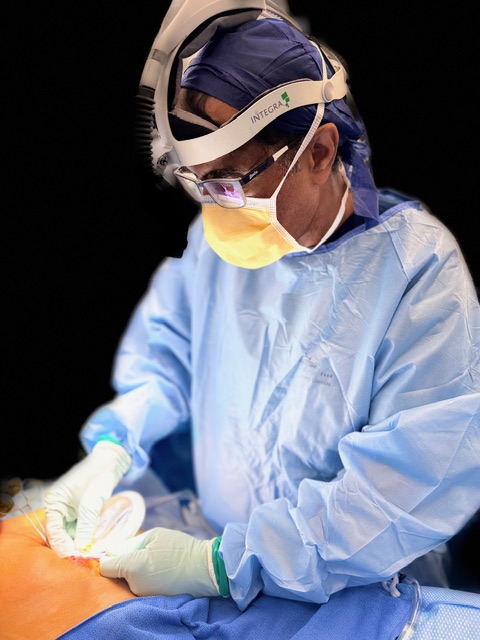 Single port robotic surgical system